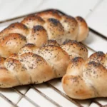 Mamas Hefezopf mit Mohn Rezept