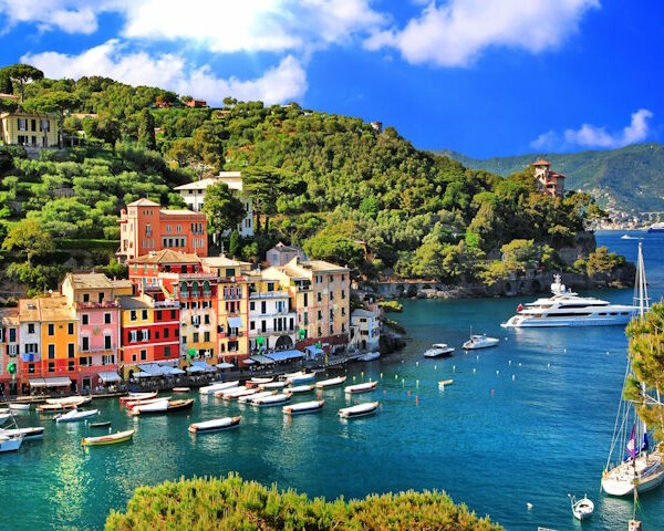 Italienische Hafenbucht für romantische italienische Lieder, die jeder kennen sollte